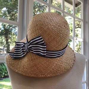 NEW Vineyard vines hat.  Navy Blue abs White stripe ribbon accent.  Straw hat.